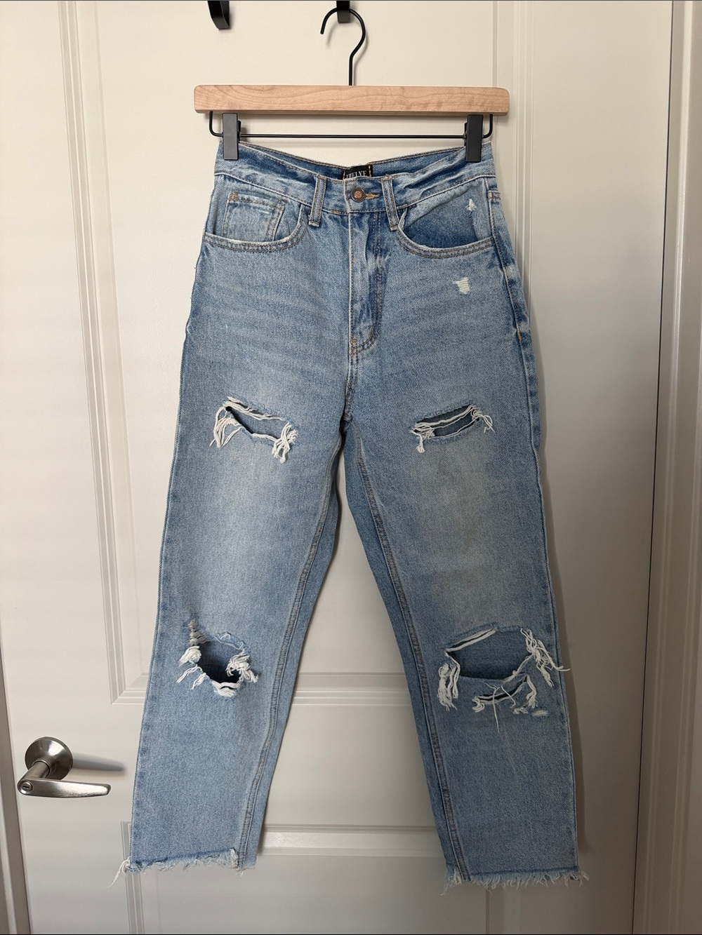 Women’s Light Blue Distressed Straight-Leg Jeans